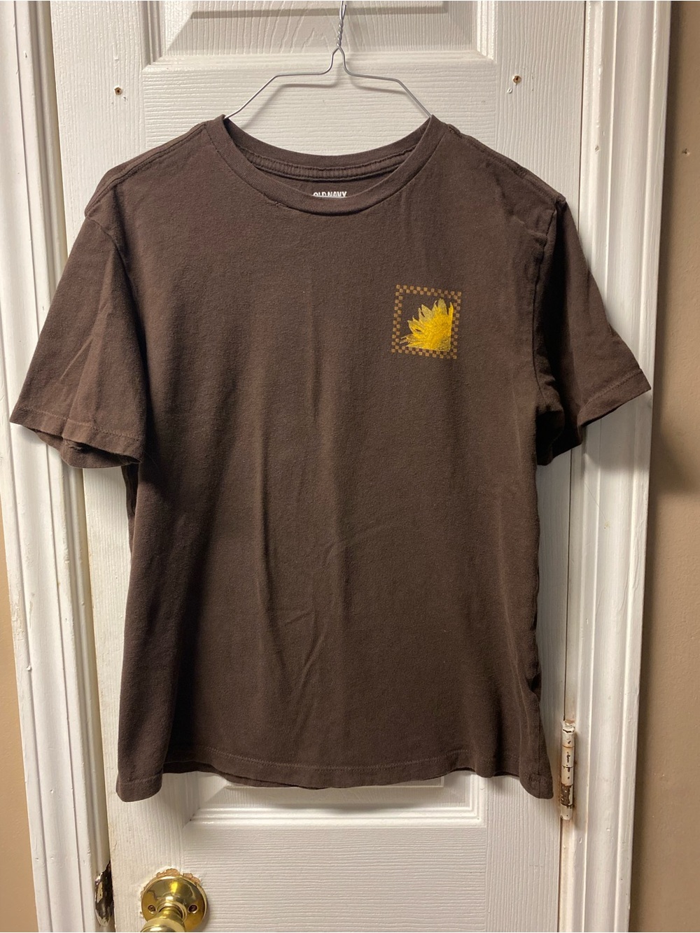 Old Navy Brown Short-Sleeve Tee with Yellow Sunburst Chest Graphic